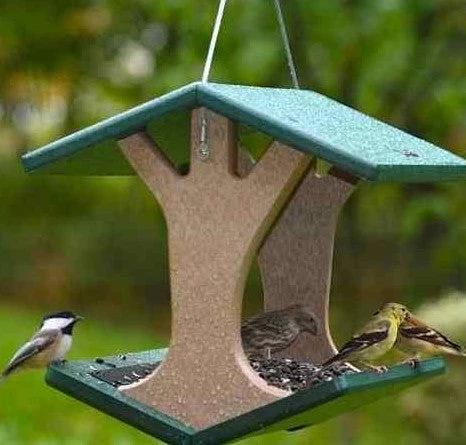 Recycled Hanging Fly-Thru Feeder